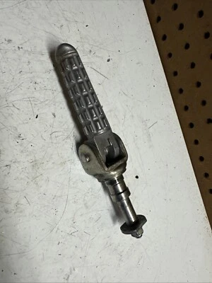 2017-2022 2020 DUCATI SCRAMBLER 1100 Monster 797 ESQUERDO LH PÉ PEG SUPORTE MONTAGEM - Imagem 1 de 4