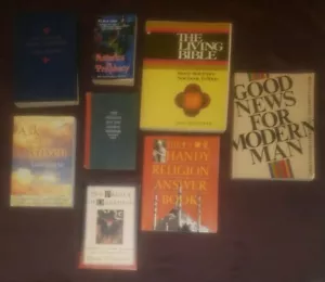 Big lot of 8 religous spirituality book Living Bible Good News for Modern Man - Imagen 1 de 10