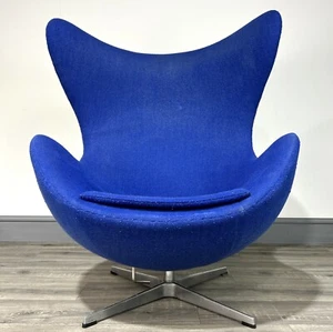 Mid Century Arne Jacobsen/Fritz Hansen Style Egg Chair In Cobalt - Picture 1 of 9