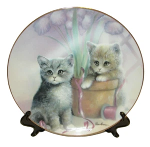 Plato de coleccionista de gatos Danbury como nuevo gatitos primos JUGUETONES COMPAÑEROS 8" Usado en excelente condición - Imagen 1 de 10