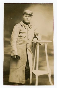 CARTE PHOTO photographie,  un militaire du 110ème Rg uniforme manteau képi - Picture 1 of 2