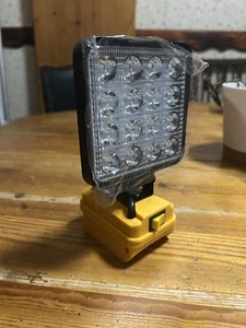 Proyector LED/USB compatible con Dewalt 18v - Imagen 1 de 2