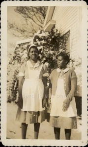 Vintage Found Photo of Two African American Women - Winter Scene - Picture 1 of 2