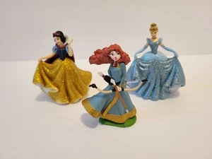 Set di 3 Personaggi Disney Principesse Glitter Figure PVC Giocattoli Biancaneve... - Foto 1 di 10