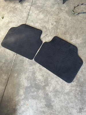 Alfombrillas traseras BMW E90 E91 M3 06-13 NEGRAS 335i 328i genuinas OEM COMO NUEVAS 48K Foto 1 de 4