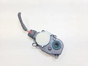 2015-2016 Colorado Canyon Front Bumper Shutter Motor 23347865 OEM - Picture 1 of 9