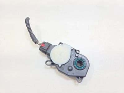 2015-2016 Colorado Canyon Front Bumper Shutter Motor 23347865 OEM - Image 1 of 4