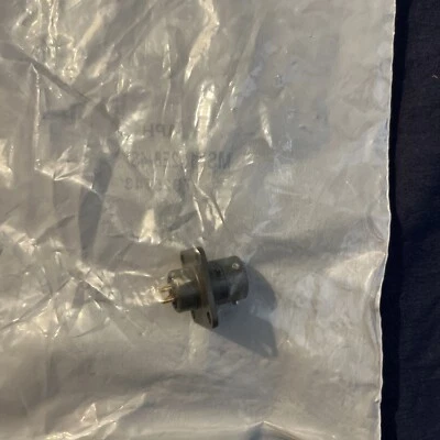 Amphenol MS3112E8-4S Circular MIL Spec Connector Receptacle 4 Position Brand New - Image 1 of 3