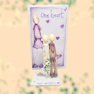 Estatuilla/tapa de pastel de novia y novio de un corazón de artistas rurales - corazones y flores - Imagen 1 de 9