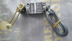 Allen Bradley USA Oiltight Limit Switch 802T-A D SERIES TYPE 13 ((NEW)) - Picture 1 of 6