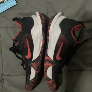 Nike Giannis Immortality 2 Negro Universidad Rojo Lobo Gris DM0825-005 Hombres 8.5 - Imagen 1 de 7