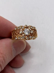 Vintage Avon Sparkly Goldtone Latticework Ring (Size 7) - Picture 1 of 5