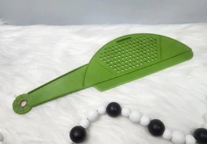 Vintage Plastic Avacado Green Pasta Spatula Strainer With Floral Accent - Picture 1 of 6