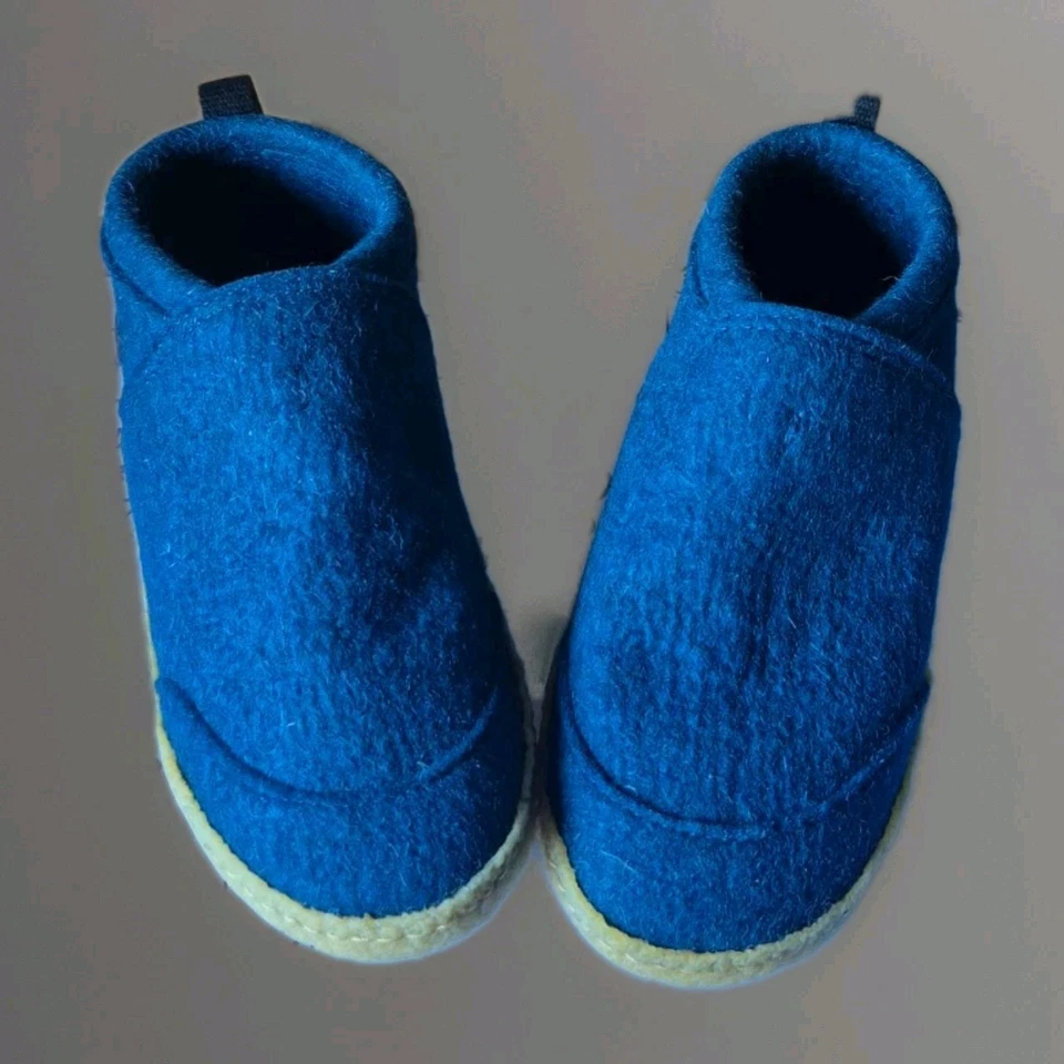 BOTAS ZAPATILLAS WOOLFIT TAIGA/AZUL/SUELA DE GOMA NATURAL/VARIAS TALLAS/USADAS Foto 1 de 4