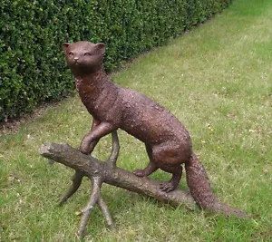 Bronzeskulptur Mader auf Baumstamm - Bild 1 von 1