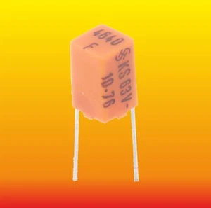 4640 pF 63 V 1% LOTTO DI 10 POLISTIROLO SIEMENS. POLISTICA. CONDENSATORI B31531-B5462-F400 - Foto 1 di 3