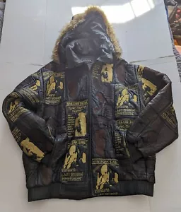 RARA Chaqueta De Cuero Shakur Periódico Años 90 De Colección Tupac 2pac 5XL Bordado Dorado - Imagen 1 de 18