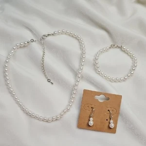 Set gioielli bambina 3 pezzi perle finte collana orecchini bracciale nuovo senza etichette - Foto 1 di 8