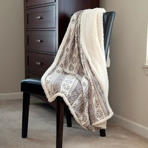 Reversible Fleece Blanket 50"x60" Machine Washable Sherpa Throw with Snowflakes - Picture 1 of 2