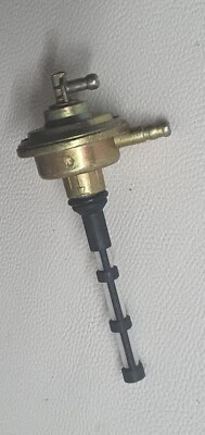 Rubinetto serbatoio benzina Aprilia SR 50 1993-2012 e modelli varii, AP8201824 - Immagine 1 di 4