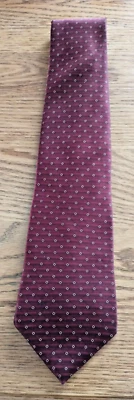 经典斯塔福德勃艮第几何钻石丝绸男式领带;3.75 英寸 x 58 英寸 — 第 1/4 张图片