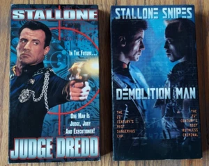 VHS JUDGE DREDD + DEMOLITION MAN SYLVESTER STALLONE WESLEY SNIPES - Picture 1 of 2