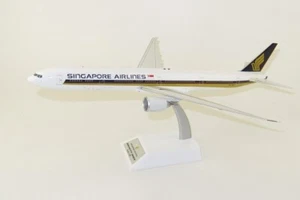 B777 SINGAPORE AIRLINES REG: 9V-SWG WITH STAND - WB MODELS B7773011 1/200 - SALE - Picture 1 of 6