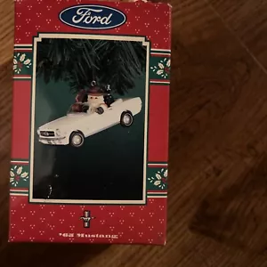 ENESCO Treasury of Christmas Ornament '65 MUSTANG Ford Convertible - Picture 1 of 6