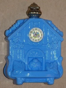 OROLOGIO A CUCÙ VINTAGE AVON DECANTER BLU CIELO VETRO LATTE - Foto 1 di 4