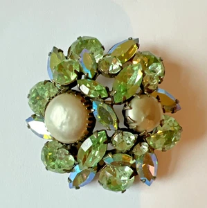 SPILLA VINTAGE FIRMATA REGENCY STRASS VERDE ACQUA DOLCE PERLE 2 1/4" X 2 1/4" - Foto 1 di 9