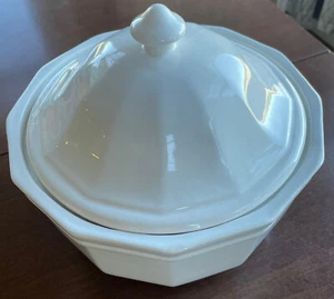 PFALTZGRAFF 2 Quart Round Covered White Casserole Dish Excellent Used Condition - Picture 1 of 8