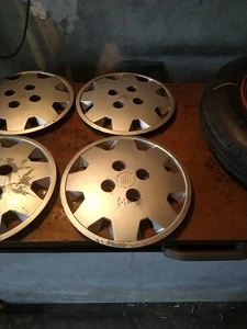 4 Coppe Copricerchi Usati Da 13"Originali FIAT per Fiat Uno Panda - Foto 1 di 3