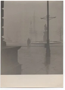 Beautiful 1930s Art Photo of Lone figure in Foggy City Square - Imagen 1 de 1