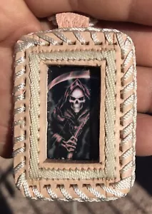 Escapulario De Santa Muerte 7 Potencias Para Protección Color Natural - Picture 1 of 2