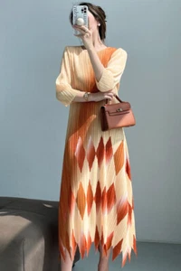 Fashion Wrinkled Printed Water Chestnut Edge Long Skirt Fashion Round Neck Dress - Picture 1 of 18