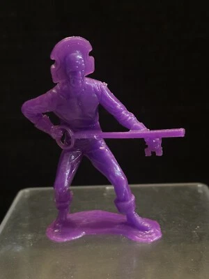 RARE 1966 IDEAL OFFICIAL JUSTICE LEAGUE OF AMERICA PLAYSET KEYMAN PURPLE NM - Image 1 of 4