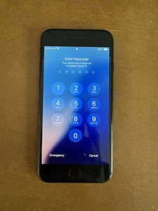 iPhone SE (2nd Generation) - Picture 1 of 4