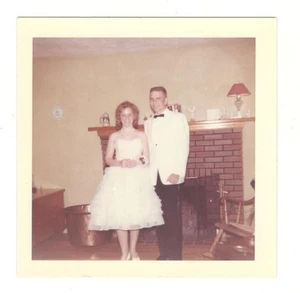 Vintage Foto Teenager Mädchen Ballkleid Paar 60er Jahre Fundkunst DST88 d - Bild 1 von 1