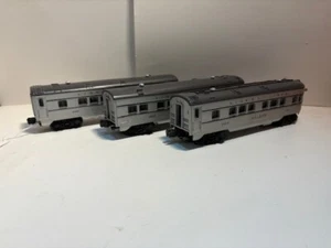 LIONEL POSTWAR ERA 2421 2422 2423 SILVER W/ DARK GRAY ROOF 3 CAR PULLMAN SET - Picture 1 of 13