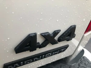 NUEVO FABRICANTE DE EQUIPOS ORIGINALES NISSAN TITAN FRONTIER XTERRA EMBLEMA ""4X4" EMBLEMA EDICIÓN NEGRO MEDIANOCHE EMBLEMA - Imagen 1 de 3