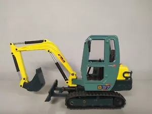 MINIEXCAVADORA RARA JOAL 1:32 AMMANN-YANMAR B37 (AMARILLA/VERDE) -193 - Imagen 1 de 10
