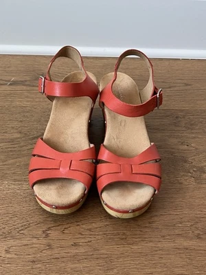 Sandalias Clarks artesanales para mujer talla 10 de cuero coral Ledella Trail plataforma tacón Foto 1 de 4