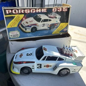 Vintage PORSCHE 935 RACE CAR- BATTERY OPERATED Nanyung Toy Moving Pistons - Picture 1 of 18