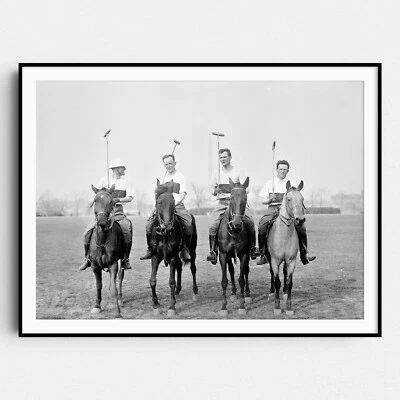 Impresión de póster de arte de pared deportivo en blanco y negro Polo Match Men On Horses de 1900 Foto 1 de 4