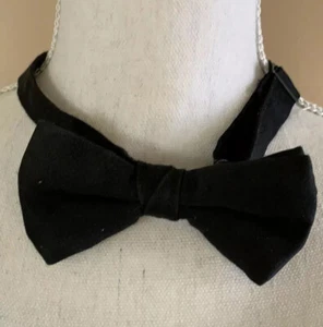 black bow tie - Picture 1 of 6
