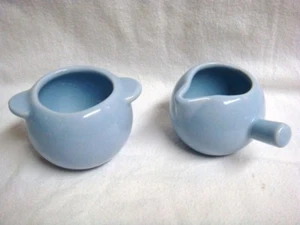 HÜBSCHES hellblaues KUNSTKERAMIK individuelles SAHNE- & ZUCKERSET - Bild 1 von 6