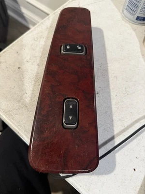 03 04 05 06 07 08 TOWN CAR PASSENGER RIGHT FRONT WINDOW LOCK SWITCH OEM 3828-13 - Image 1 of 4