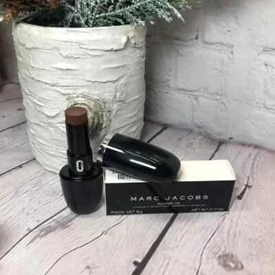 Corretivo e bastão de retoque Marc Jacobs cúmplice - profundo 59 - Imagem 1 de 4