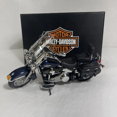 DCP Harley Davidson 1:12 2009 FLSTC Heritage Softail Classic Bike 81075 Die Cast - Image 1 of 4