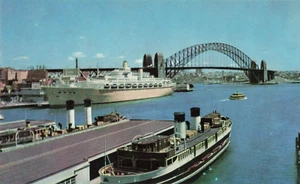 Postcard P & O Oriana Steamship Docked Sydney Australia - Picture 1 of 2